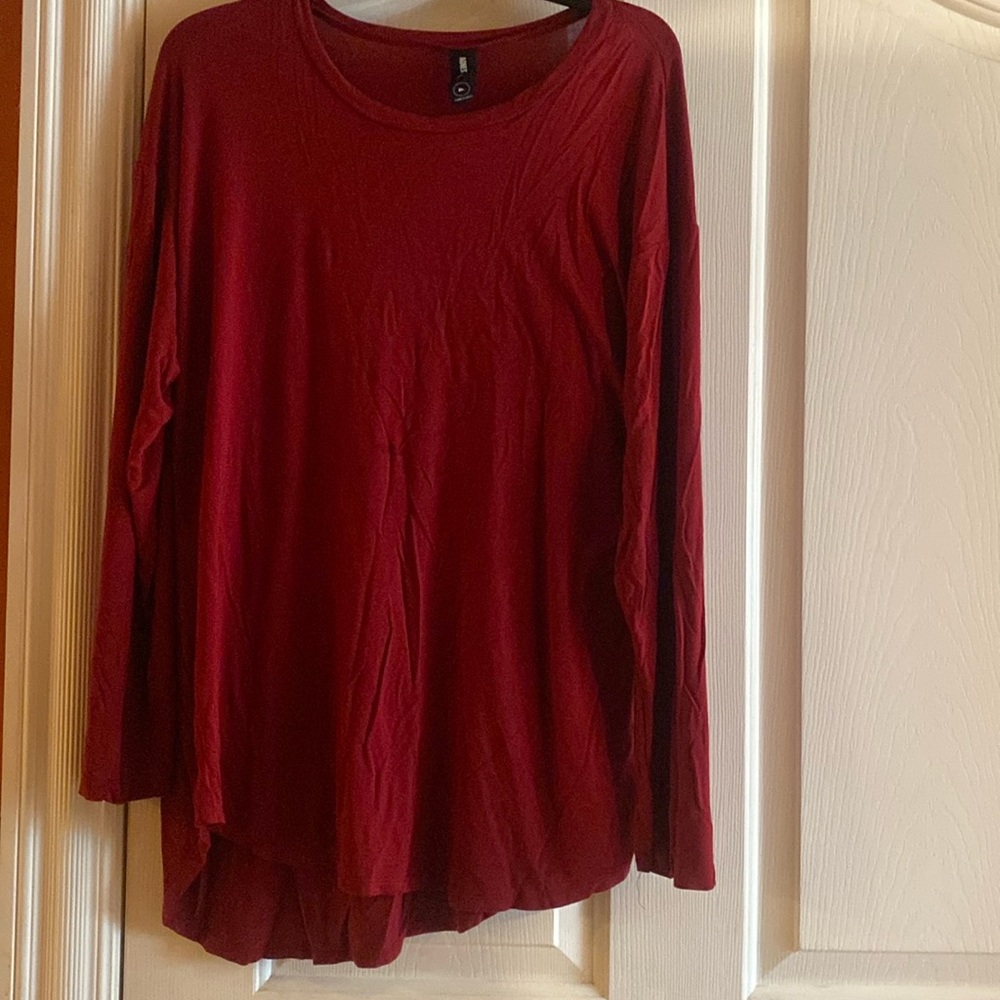 Lot of 5 women’s size medium tops. Various Brands Christopher Banks, Gap